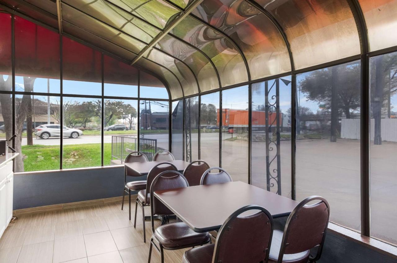 Econo Lodge Near The Domain - The Arboretum Austin Kültér fotó